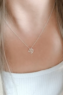 Ezüst csomó nyaklánc – 925 sterling ezüst szeretetcsomó medál
