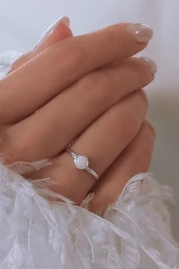 925 Sterling Ezüst Gyűrű Fehér Opállal – Egyedi Elegancia