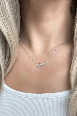 Ezüst végtelen nyaklánc cirkóniával – az örök elegancia jele