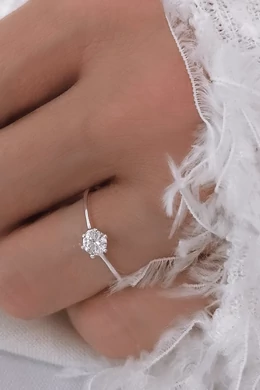Ezüst gyűrű ragyogó kővel – elegáns, minimalista ékszer