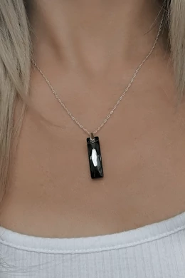 Ezüst nyaklánc füstszürke kristály medállal – modern elegancia