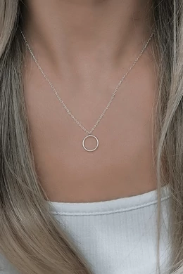 Ezüst nyaklánc kör medállal – minimalista, elegáns ékszer