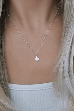 Ezüst nyaklánc opálkővel – elegáns, természetes fényű ékszer