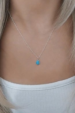 Ezüst nyaklánc kék opálkővel – elegáns, különleges ékszer