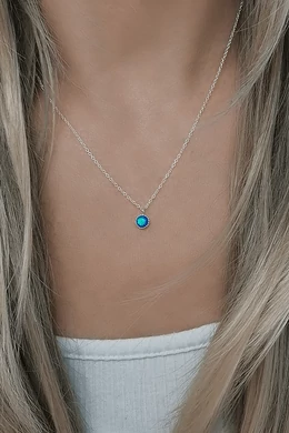 Ezüst nyaklánc kék opálkővel – elegáns, ragyogó ékszer