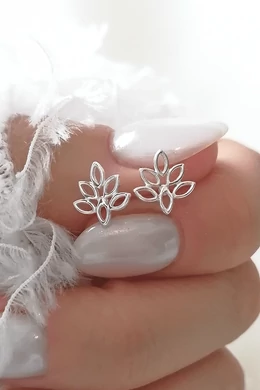 Petal Line ezüst fülbevaló | Áttört virágmotívum
