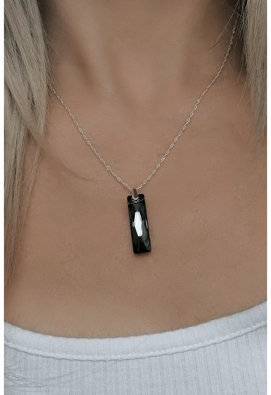 Ezüst nyaklánc füstszürke kristály medállal – modern elegancia