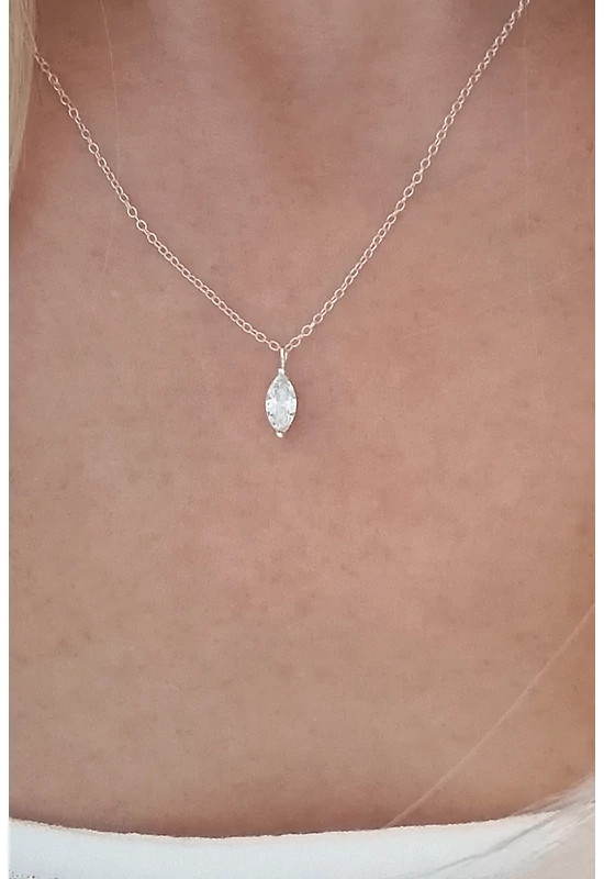 Velora ovális cirkóniás ezüst nyaklánc | Karcsú, elegáns ékszer