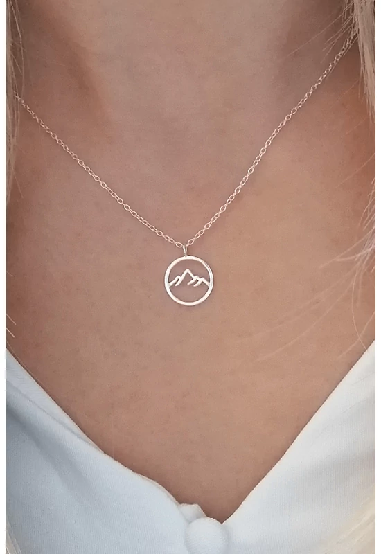 Still Peaks hegy motívumos ezüst nyaklánc | Minimal ékszer